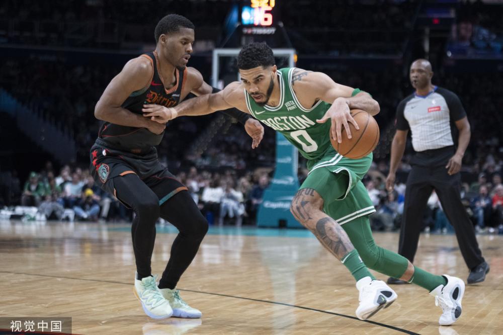 他出席了一 他出席了一