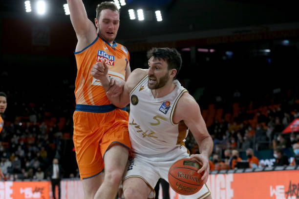 逼者甩在身 逼者甩在身