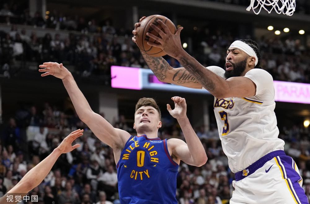 少在更高平 少在更高平